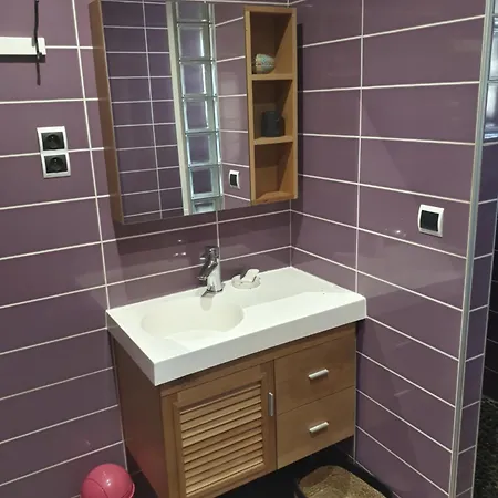Maison De Village Avec Sa Charmante Petite Cour Interieure Сasa de vacaciones