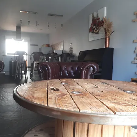 Nyaraló Maison De Village Avec Sa Charmante Petite Cour Interieure Fleury