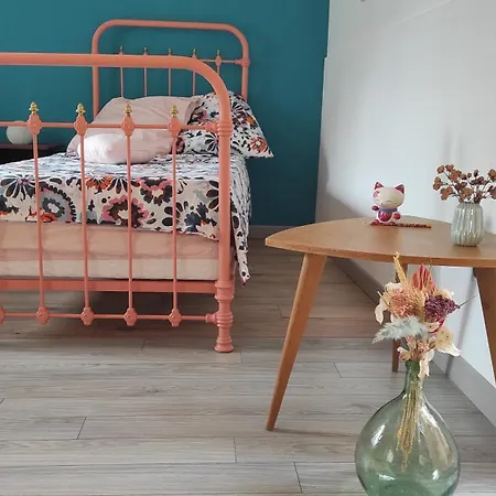 Maison De Village Avec Sa Charmante Petite Cour Interieure Сasa de vacaciones