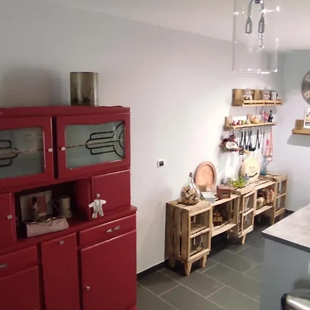 Maison De Village Avec Sa Charmante Petite Cour Interieure