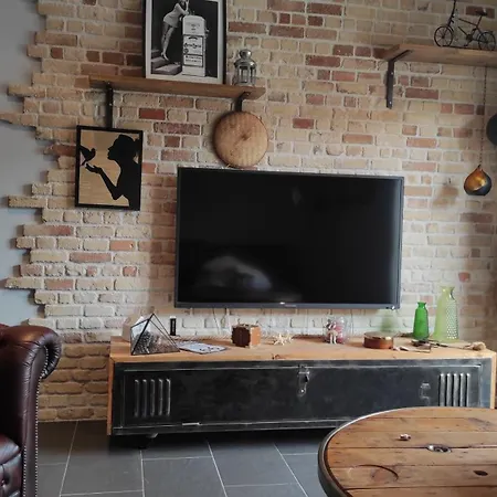 Maison De Village Avec Sa Charmante Petite Cour Interieure Сasa de vacaciones