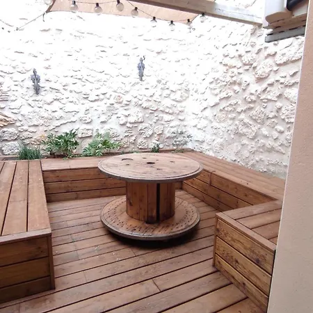 Nyaraló Maison De Village Avec Sa Charmante Petite Cour Interieure