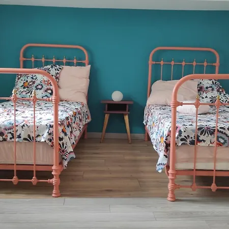 Maison De Village Avec Sa Charmante Petite Cour Interieure Fleury